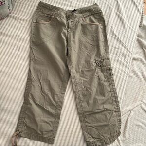 DKNY active cargo capri pants